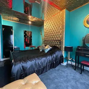  Apartment Boutique Dungeon